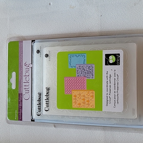 Cuttlebug 4 Embossing Folder 5"x7" - 4"x6" Brand New - Picture 1 of 2